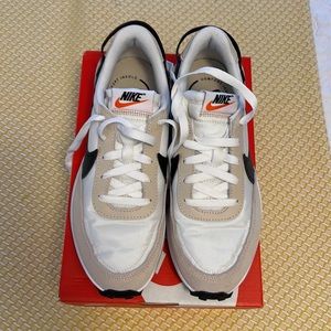 Womens Nike waffle debut Tennis Shoes